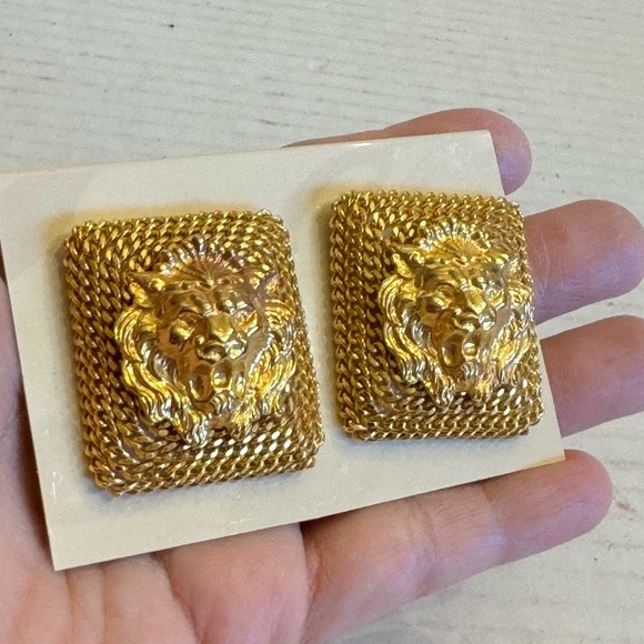 Vintage Lion Head RARE Square Shape Clip On Earrings Large Chunky Gold Tone - Picture 9 of 16